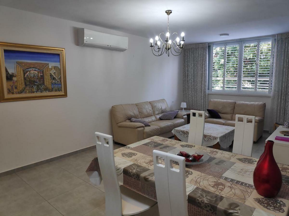 Herzliya Center Apartments ภายนอก รูปภาพ