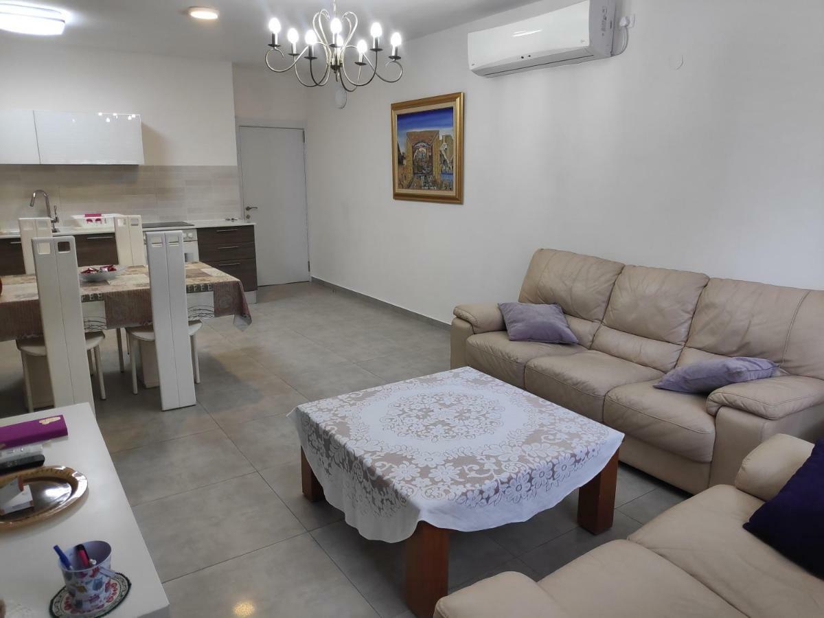 Herzliya Center Apartments ภายนอก รูปภาพ