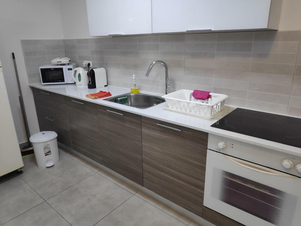 Herzliya Center Apartments ภายนอก รูปภาพ